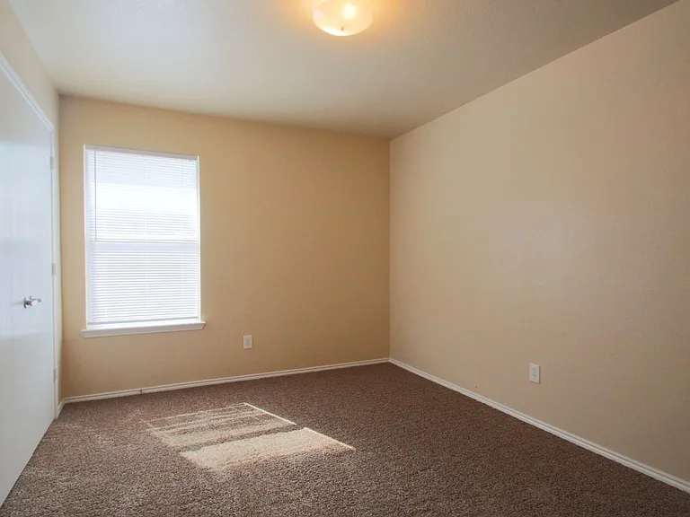 557 Winbridge Ln — Photo 16