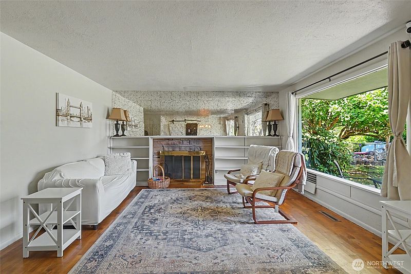 4th image of 5669 Kitsap Way