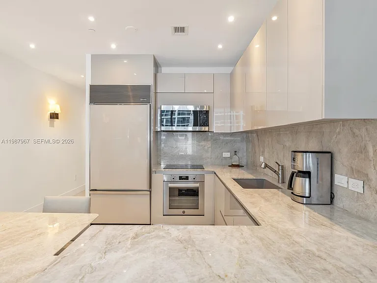 6799 Collins Ave #501 — Photo 9