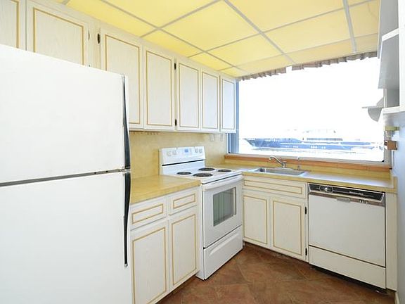 4th image of 3037 Harbor Dr APT 10