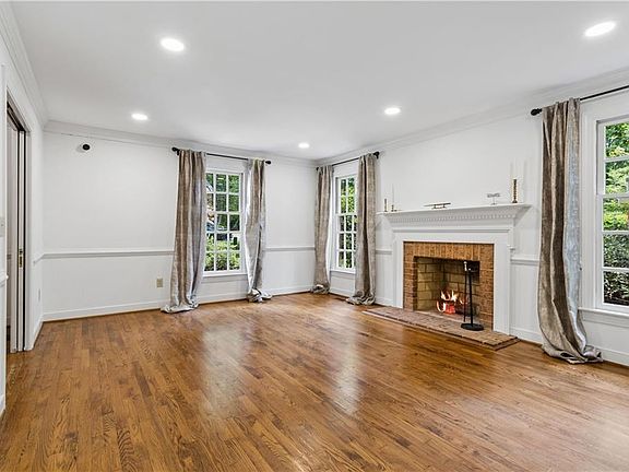 2nd image of 112 Barrett Pl