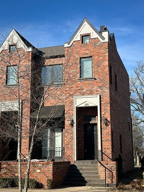 1st image of 225 NW A St