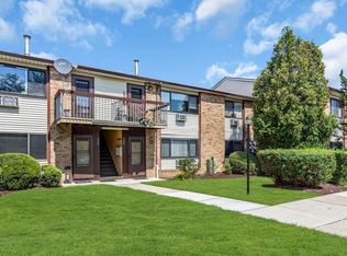 325 Cricket Ln, Woodbridge, NJ 07095