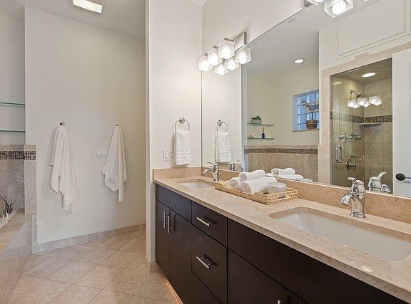 5th image of 1505 W Walton St #2