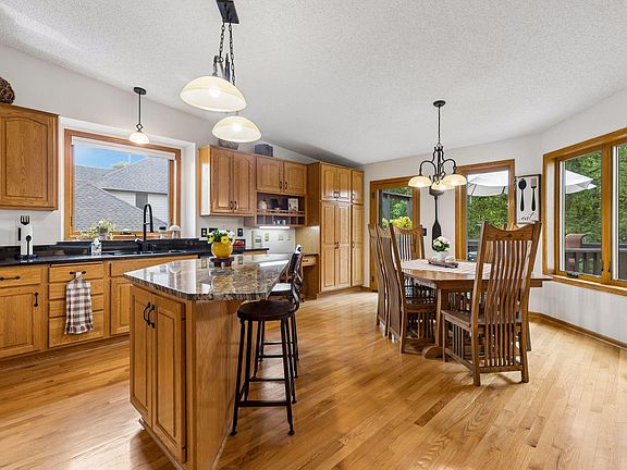 4th image of 16560 Lake Ridge Dr N