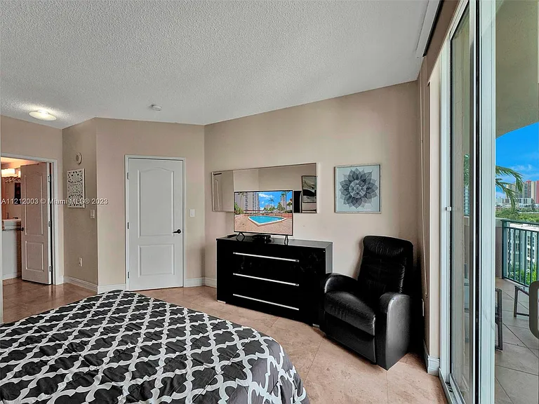 17555 Atlantic Blvd #806 — Photo 17
