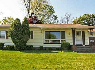 19 Kings Ln, Rochester, NY 14617