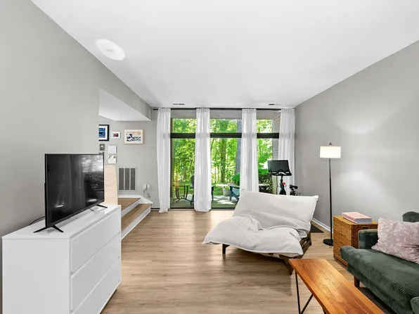 1668 Parkcrest Cir APT 100, Reston, VA 20190