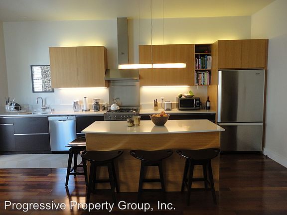 2nd image of 286A Guerrero St