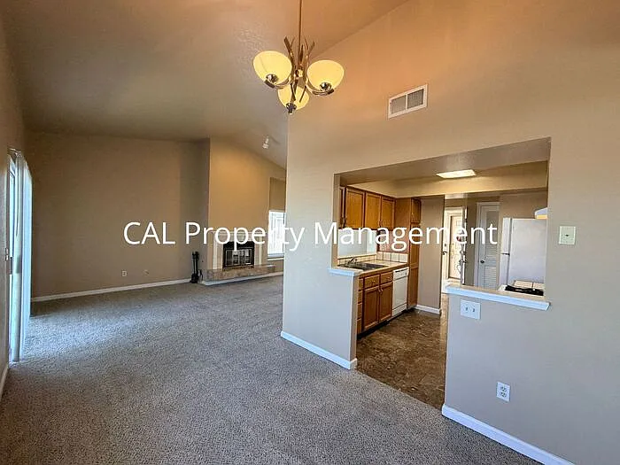 2440 N Main St #F — Photo 10