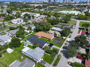 34 SW 7th St, Hallandale, FL 33009