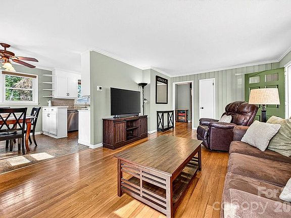 4th image of 204 Oak Grove Rd