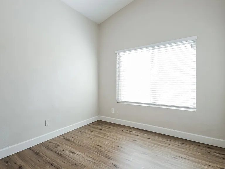 5512 W Chicago St — Photo 14