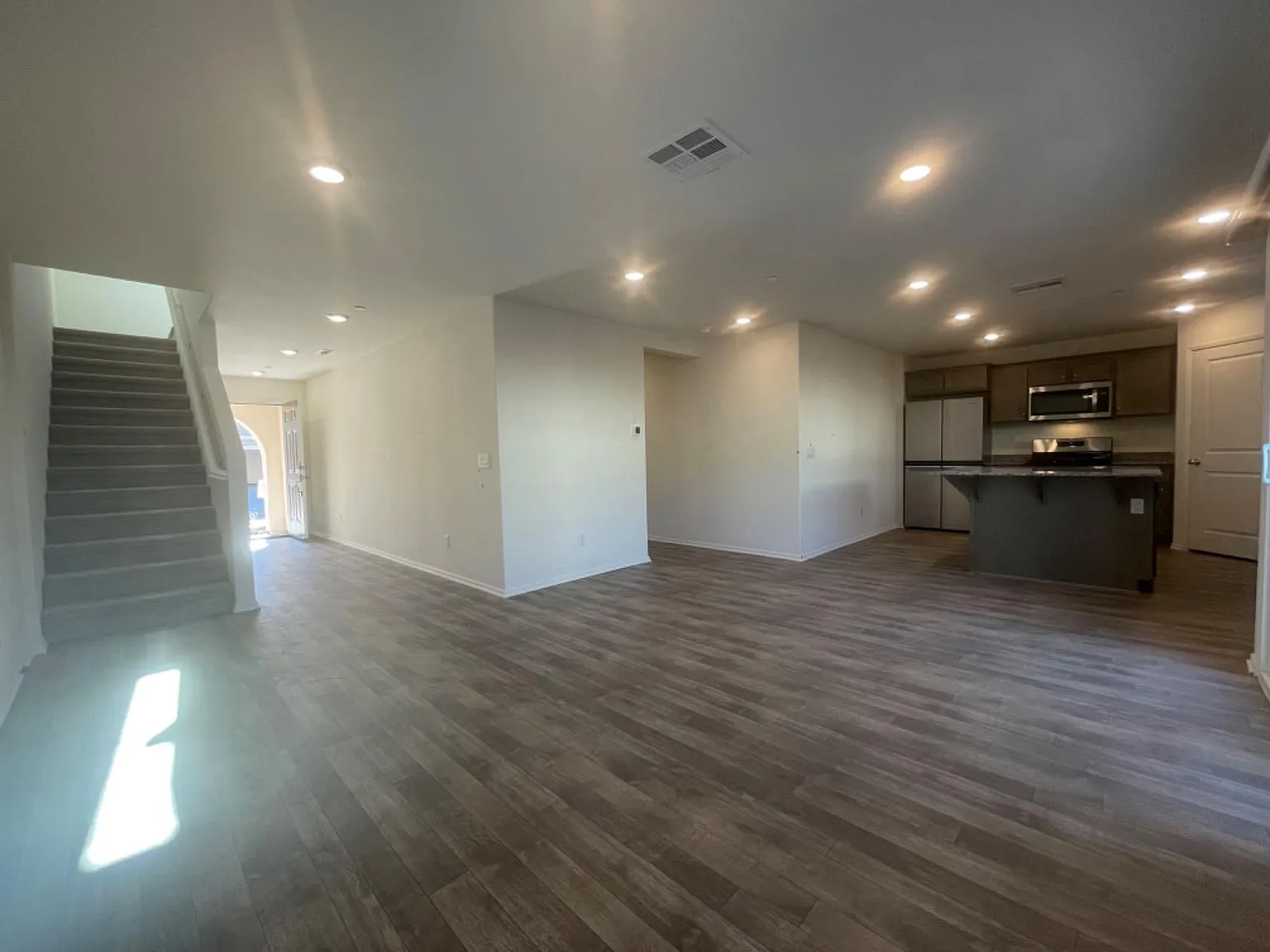 5 bed, 1800 sqft, $3,400 — Photo 4