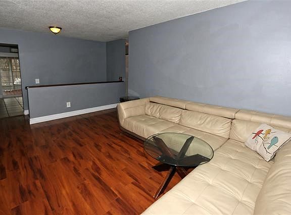 3rd image of 110 Oak Dr