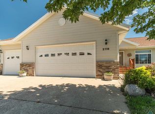 2116 E Briar Den Ct, Sioux Falls, SD 57108