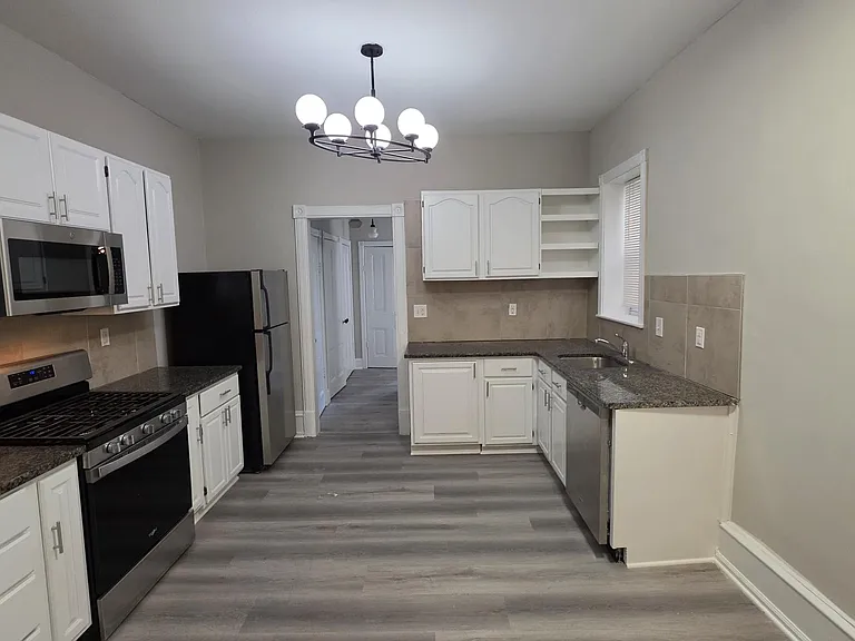 637 N 32nd St #1 — Photo 1