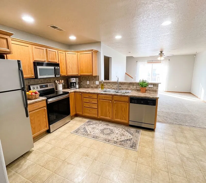 1325 Creekside Ct