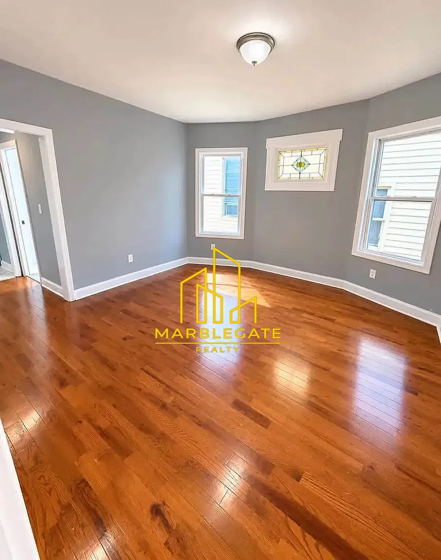 3 bed, 1050 sqft, $2,300 — Photo 4
