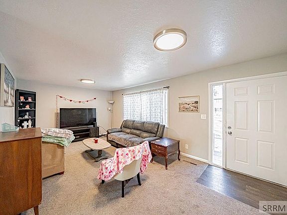 4th image of 670 Garfield St