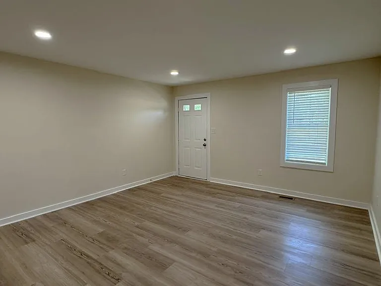 19612 Oak St #7 — Photo 8