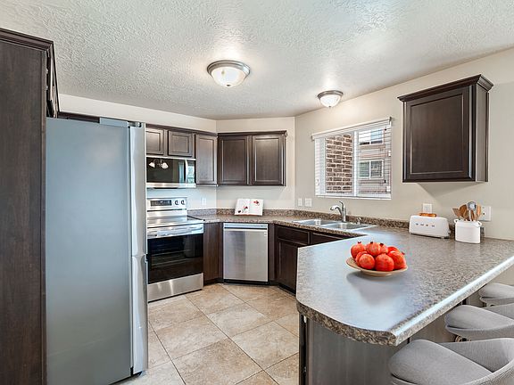 3rd image of 104 E Resaca Dr Unit E1