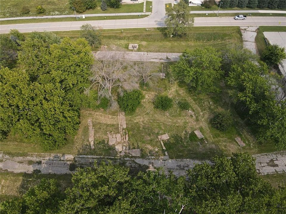 2nd image of 1602 E 2nd Ave