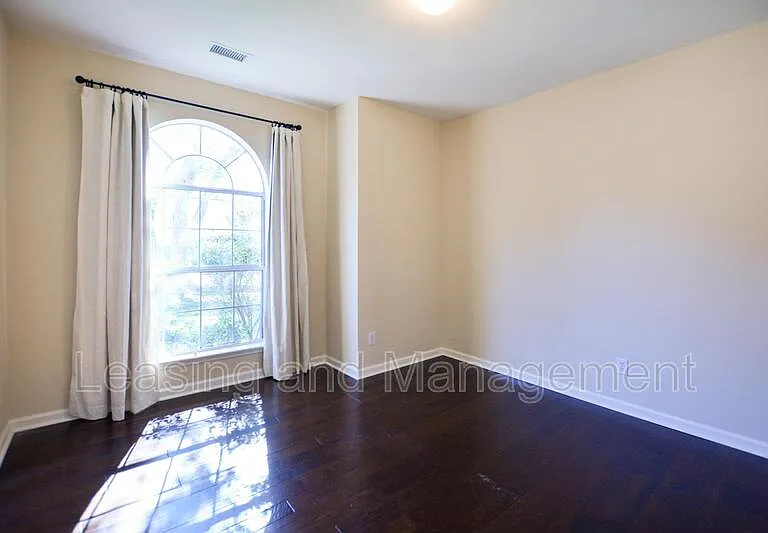 606 Portico Park — Photo 14