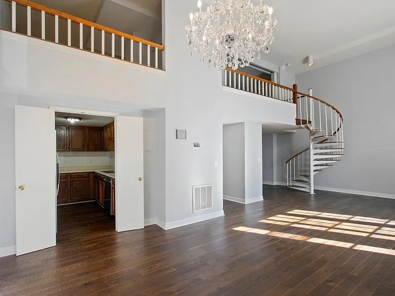 321 Abercorn St #103 — Photo 24