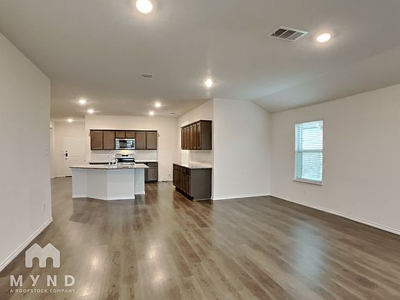 5th image of 4101 Black Canyon Dr