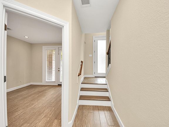 3rd image of 2830 Polk St