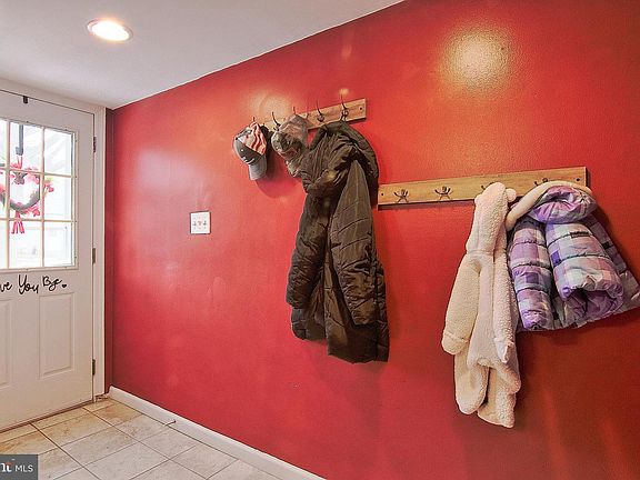 3rd image of 523 Village Ln