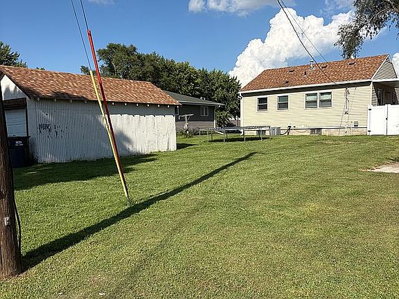 2nd image of 419 8th St