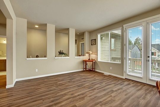 5th image of 611 77th Dr SE