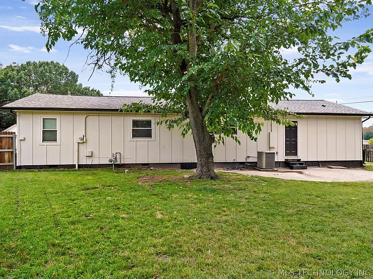 524 W Toledo St — Photo 24