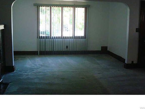 4th image of 101 Easton Ave