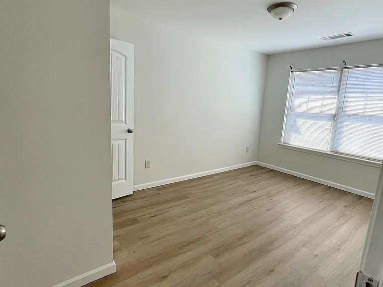 300 Turtle Creek Dr — Photo 12