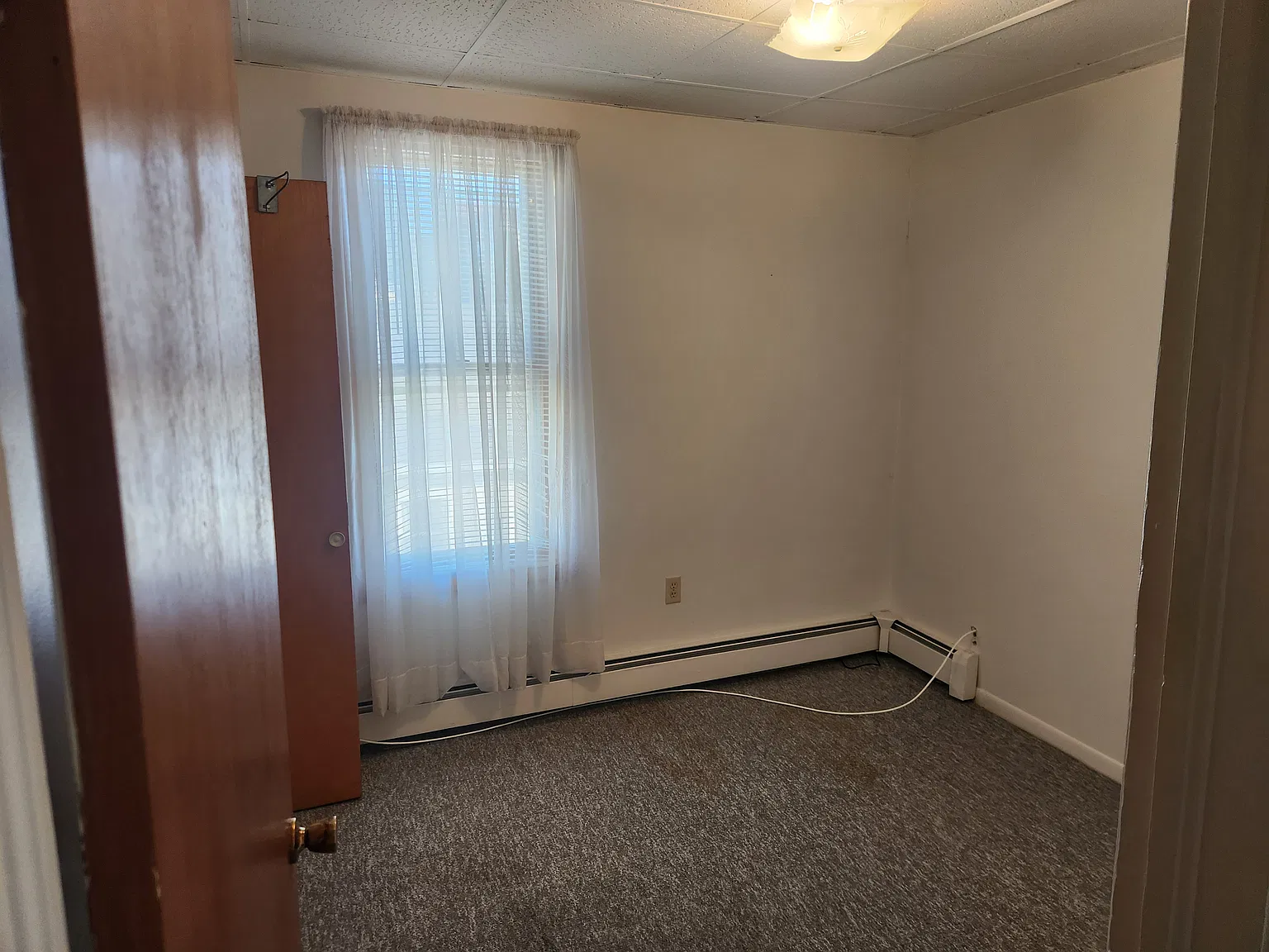 3 bed, 1000 sqft, $1,200 — Photo 4