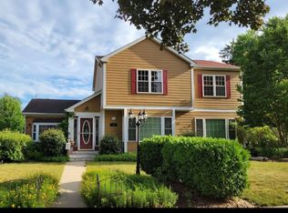 71 Edwards Ave, Dundee, IL 60118