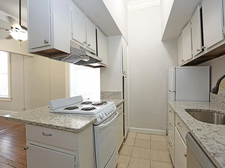 101 S Victory St #208 — Photo 8