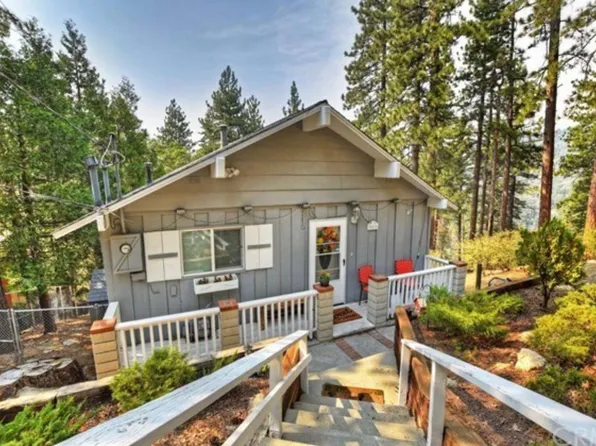 30590 Live Oak Dr, Running Springs, CA 92382