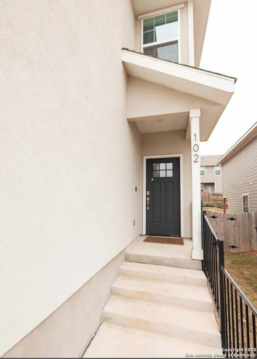 Building Photo - 7508 Magnolia Vlg