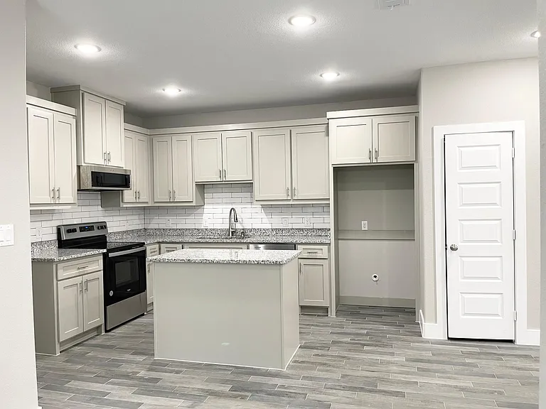 4839 Spindrift Psge — Photo 5