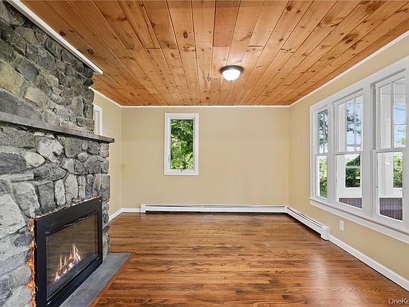 4th image of 60 Watch Hill Rd