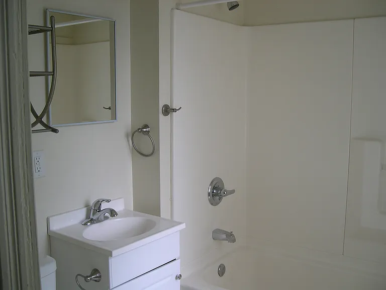2252 Fairview Ave #221 — Photo 2