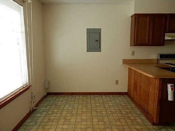 5th image of 4616 Lee Ave