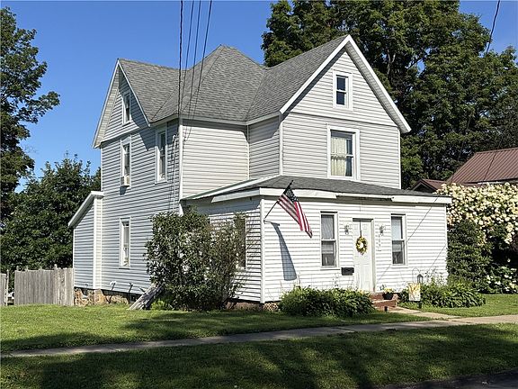 2nd image of 409 Park Ave