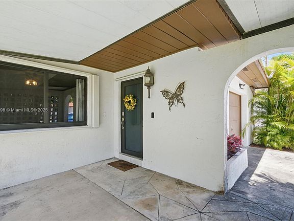 4th image of 16674 SW 93rd Ct