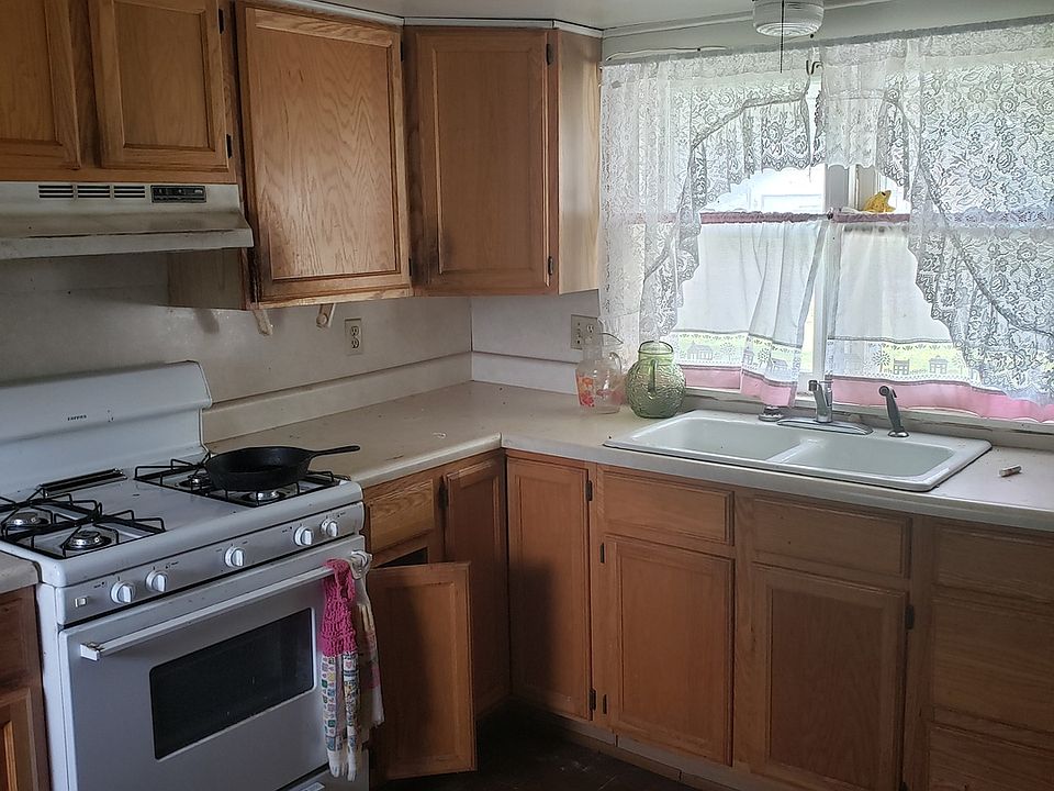 2nd image of 301 S Douglas St