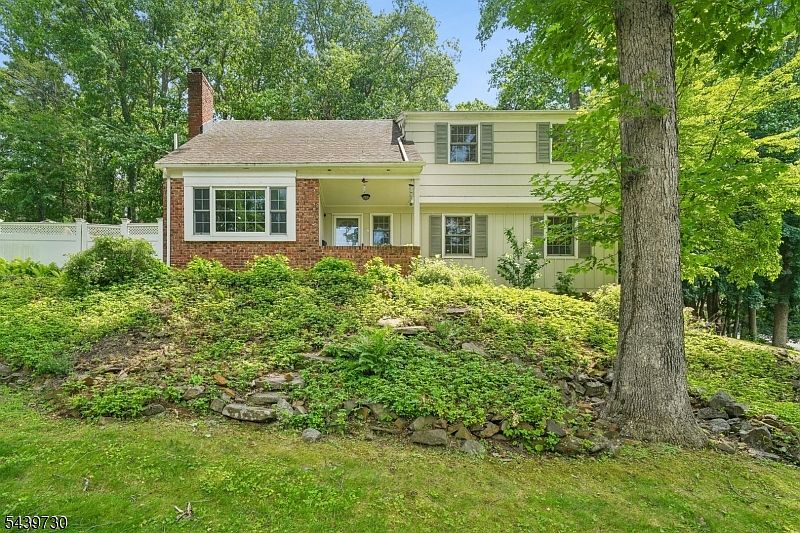 1st image of 36 Wentworth Dr